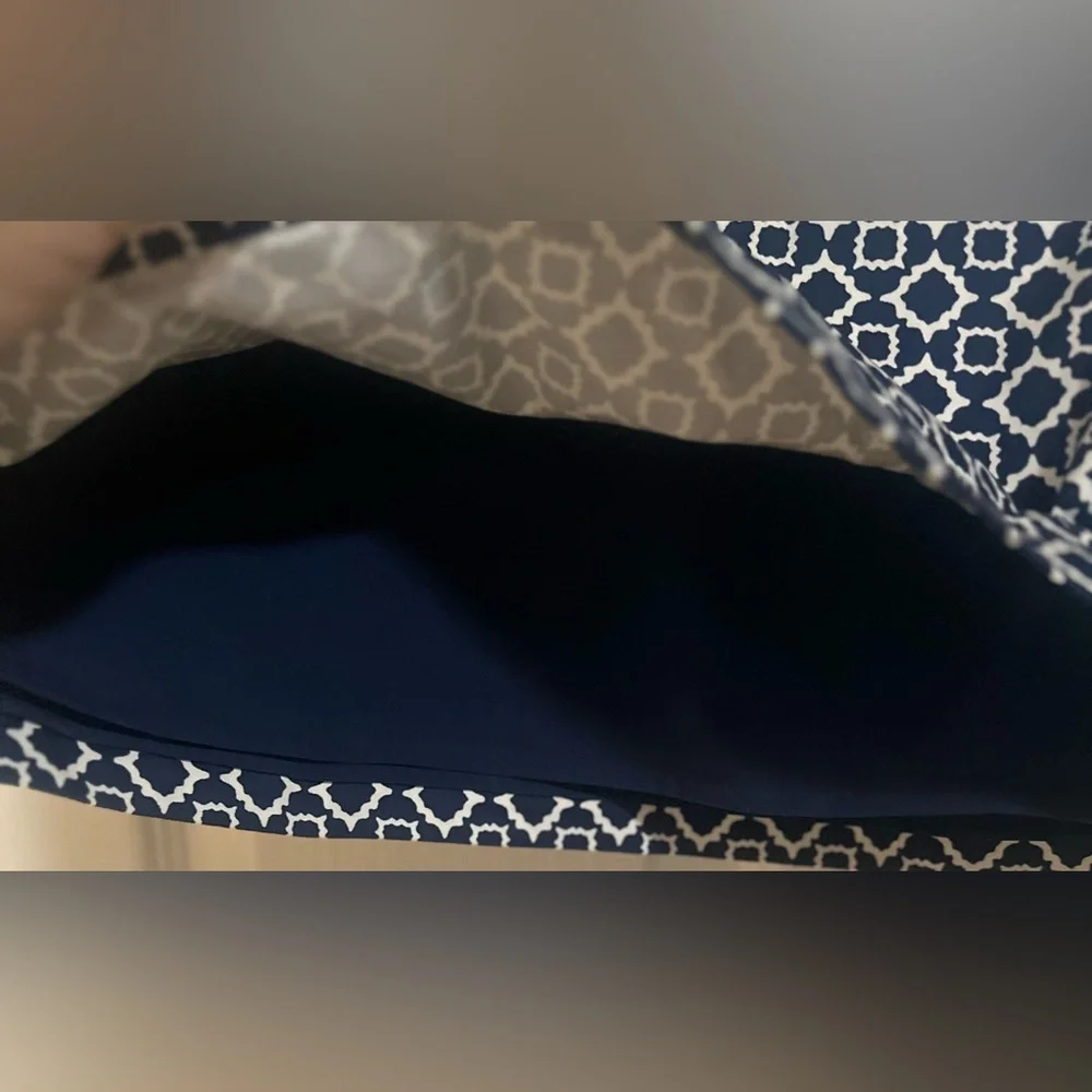 Women’s TALBOTS BATIK DIAMOND A-LINE‎ Navy Blue White SKIRT. Size 10.